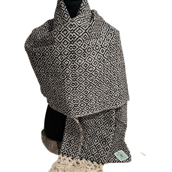 Mexican Rebozo Shawl in Black on Cream 100% Natural Raw Wool, Large Winter Wrap - Picture 3 of 16